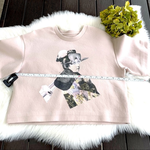 Graphic Beige Crop Top - Picture 5 of 10